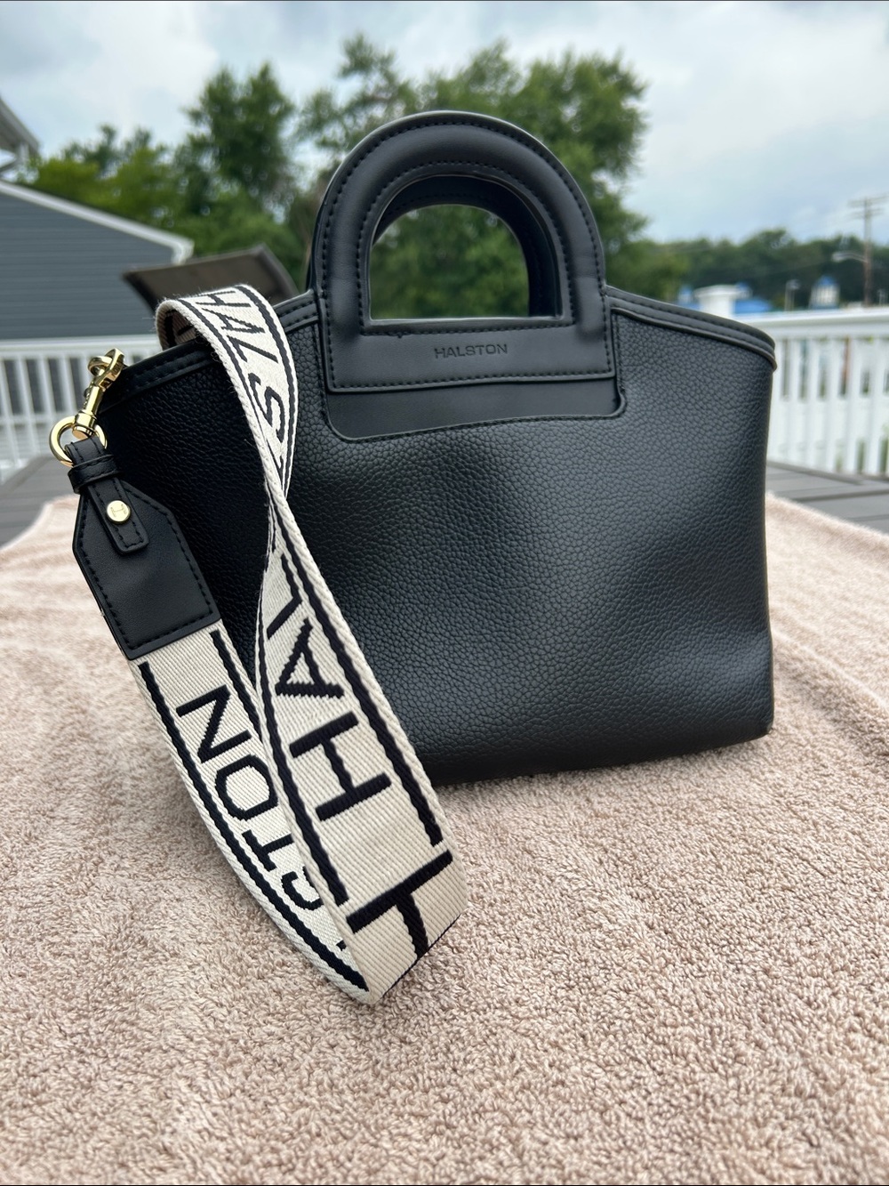 Women's Crossbody Halston Heritage Black Pebbled Leather Shoulder Tote
